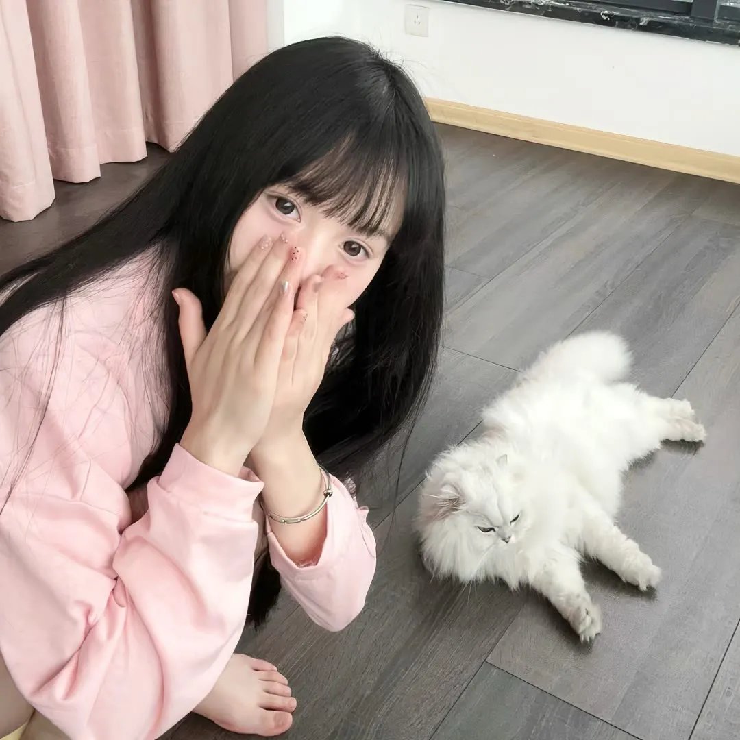 庭院里的女人